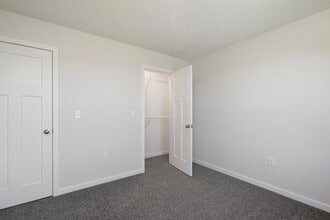 2565 S Cheri Dr in Bolivar, MO - Building Photo - Building Photo