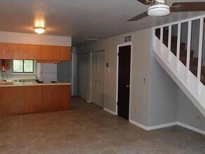 5320 NW 20th Ct in Gainesville, FL - Building Photo - Building Photo