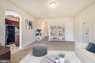 1525 28th St SE, Unit 101 in Washington, DC - Building Photo