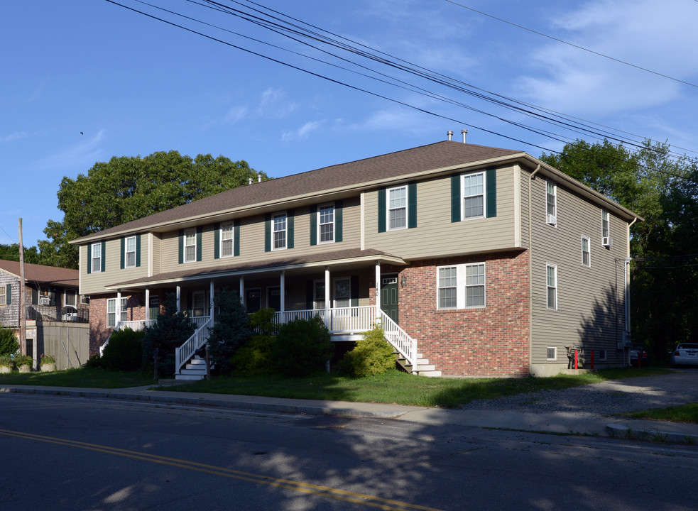 140 Forbes St in East Providence, RI - Foto de edificio