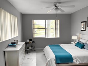 317 Lake Evelyn Dr, Unit 317 Lake Evelyn Drive in West Palm Beach, FL - Building Photo - Building Photo