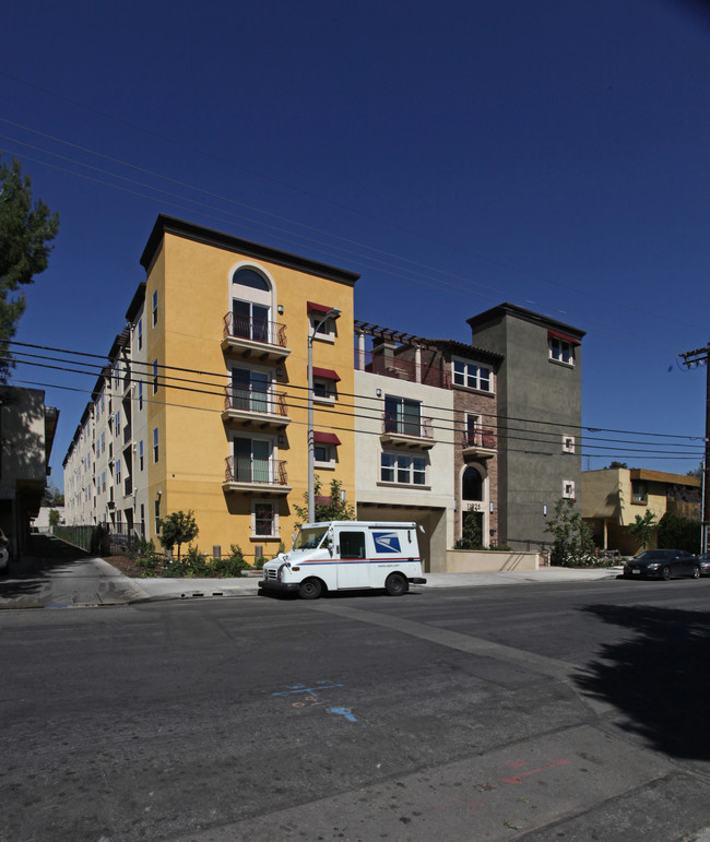 THE WATERMARQUE CONDOS in Valley Village, CA - Foto de edificio - Building Photo