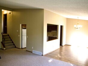 8016 Zane Ave N in Brooklyn Park, MN - Foto de edificio - Building Photo