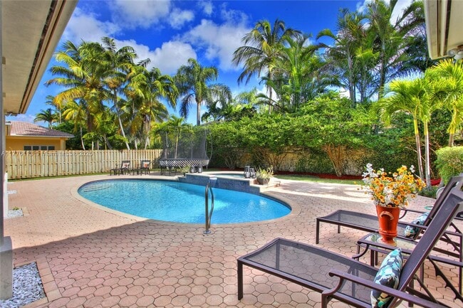 11149 SW 78th Ave in Miami, FL - Building Photo - Building Photo