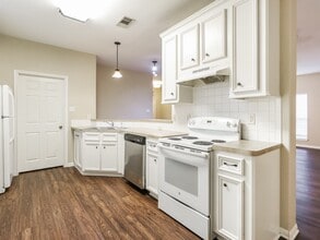 13541 Lake Breeze Ln in Willis, TX - Building Photo - Building Photo