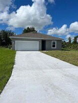 12577 Willmington Blvd in Port Charlotte, FL - Building Photo