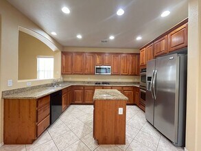 5044 Walbrook Ln in Las Vegas, NV - Building Photo - Building Photo