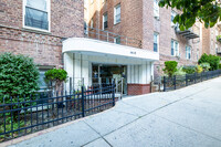 6441 Saunders St in Rego Park, NY - Building Photo - Building Photo