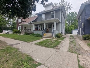 412 W César E. Chávez Ave in Lansing, MI - Building Photo - Building Photo