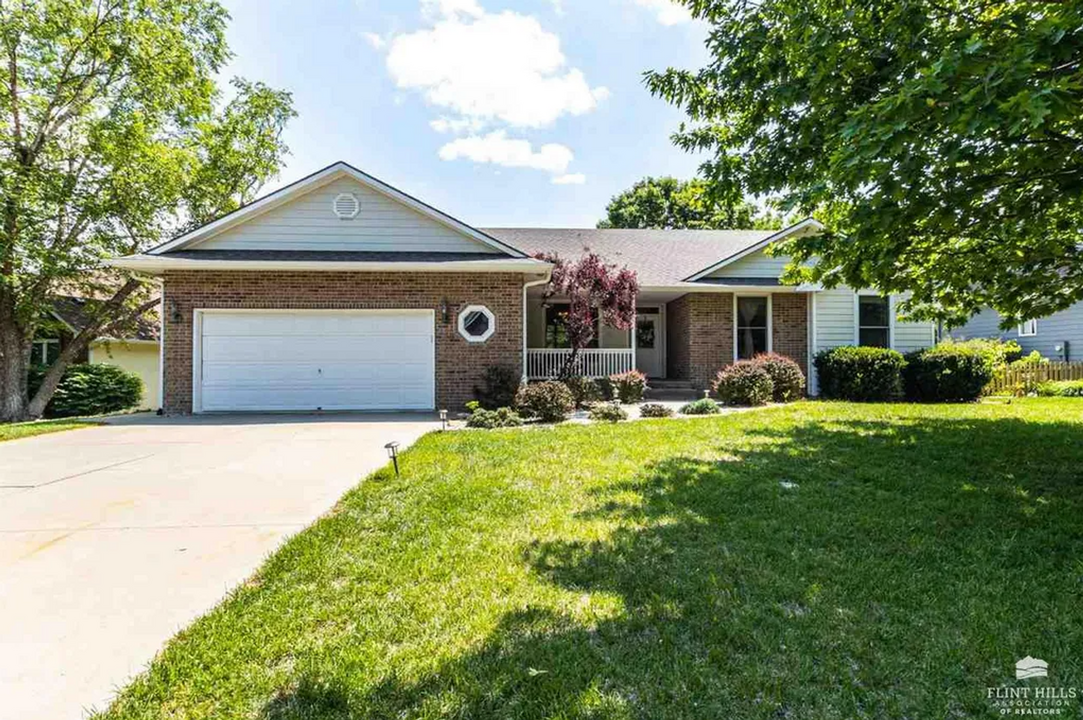 3009 Pinewood Cir in Manhattan, KS - Building Photo