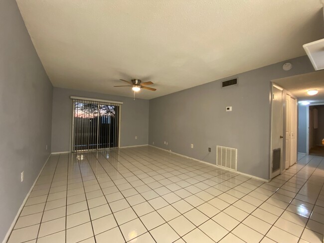 914 Lake Destiny Rd in Altamonte Springs, FL - Building Photo - Building Photo