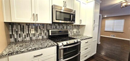 1291 Lorenzo Dr SW in Atlanta, GA - Building Photo - Building Photo