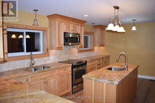 8800 Concession Rd 2 in Uxbridge, ON - Building Photo