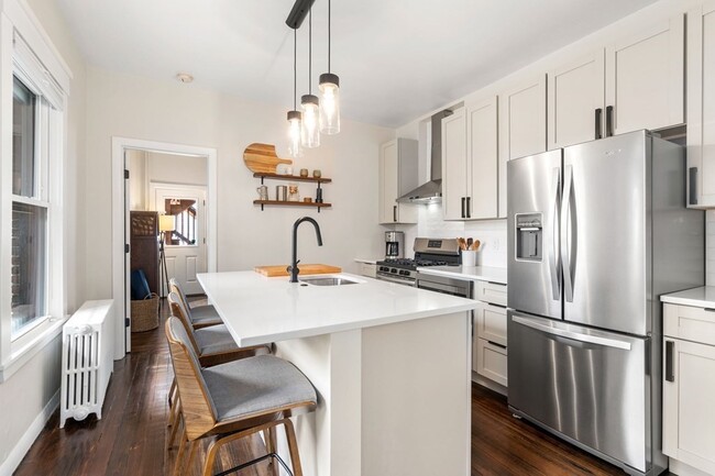 70 Lexington St-Unit -2 in Boston, MA - Foto de edificio - Building Photo