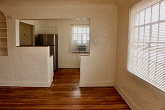 214 Pine St SE in Albuquerque, NM - Foto de edificio - Building Photo