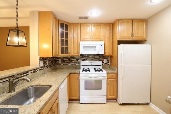 18701 Sparkling Water Dr in Germantown, MD - Building Photo - Building Photo