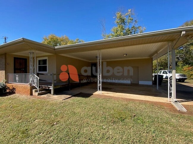 2217 Hickory Valley Rd in Chattanooga, TN - Building Photo - Building Photo