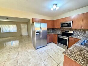 6133 Buchanan St, Unit #2 in Hollywood, FL - Foto de edificio - Building Photo