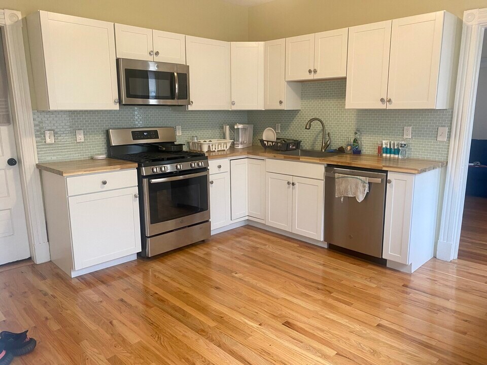 2 Chester St, Unit 1 in Malden, MA - Foto de edificio