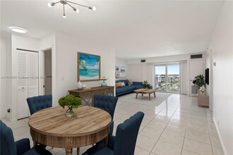3215 S Ocean Blvd in Highland Beach, FL - Foto de edificio - Building Photo