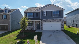 225 Mosby Dr in Fountain Inn, SC - Building Photo