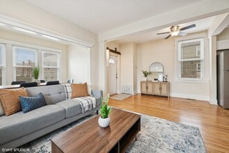 2542 N Long Ave in Chicago, IL - Building Photo - Building Photo