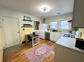 20 Magnolia Ave, Unit 2A in Cambridge, MA - Building Photo