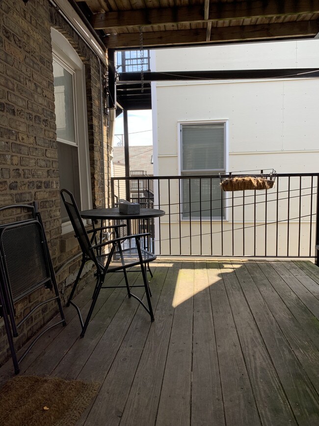 2240 W Palmer St, Unit CH2 in Chicago, IL - Building Photo - Building Photo
