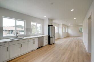 129 25th Ave, Unit A in Seattle, WA - Foto de edificio - Building Photo