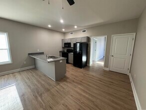 215 N Elm St in Jacksonville, AR - Building Photo - Building Photo