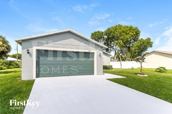 1750 SW Hampshire Ln in Port St. Lucie, FL - Building Photo - Building Photo