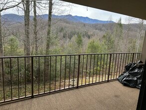221 Woodland Rd, Unit 204 in Gatlinburg, TN - Building Photo - Building Photo
