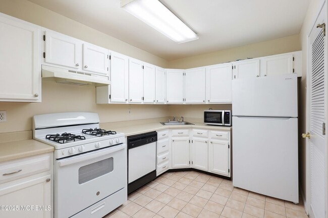 90 Puffin Glade in Berkeley Township, NJ - Building Photo - Building Photo