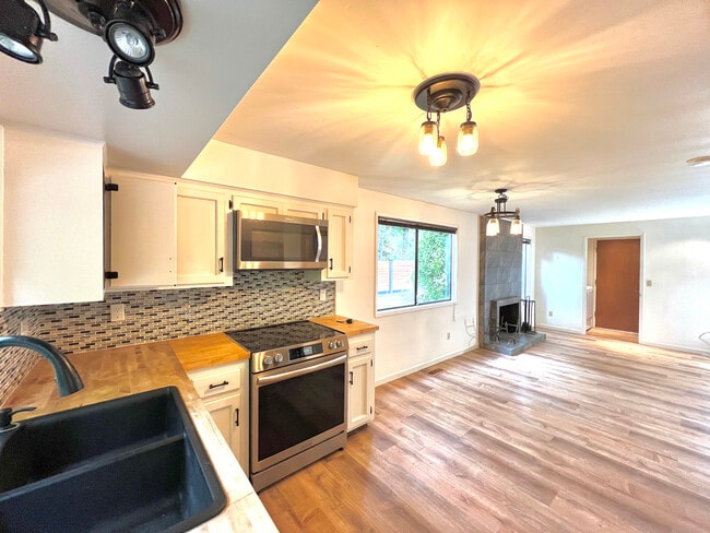 11585 SW Settler Way