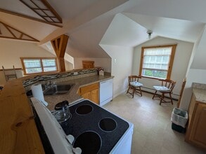 21 Holbrook Rd, Unit 2nd in Seymour, CT - Building Photo - Building Photo