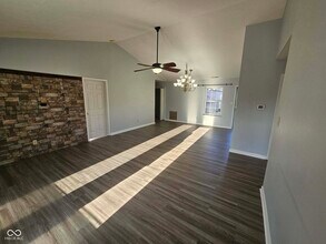 385 Polk Manor Dr in Greenwood, IN - Building Photo - Building Photo