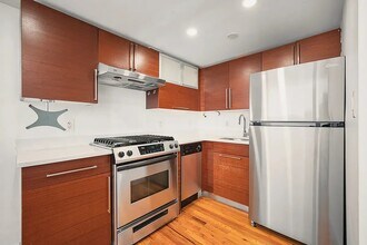 184 Thompson St in New York, NY - Building Photo - Building Photo