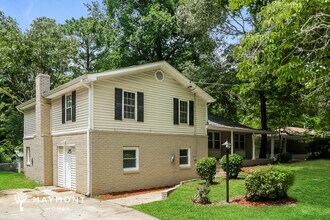 218 Hillcrest Dr in Stockbridge, GA - Foto de edificio - Building Photo