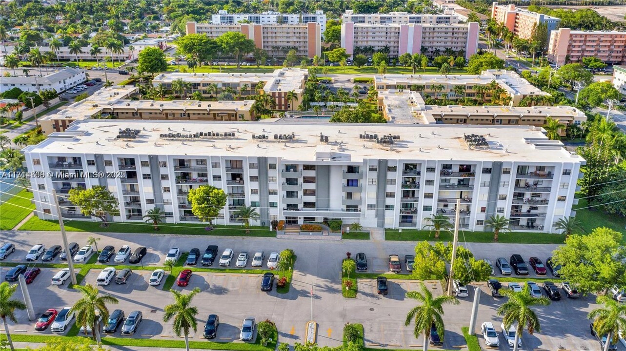 1301 NE 7th St, Unit 408 in Hallandale Beach, FL - Building Photo