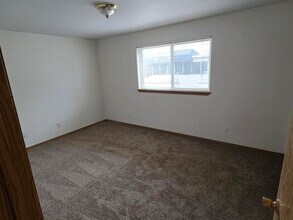 294 Stadium Dr N, Unit 294 in Monmouth, OR - Foto de edificio - Building Photo