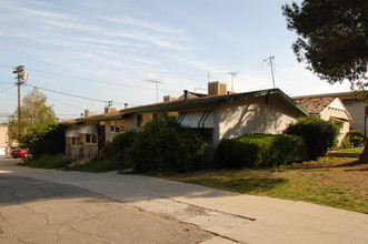 22745-7 Del Valle St in Woodland Hills, CA - Foto de edificio - Building Photo