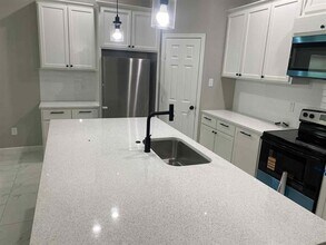 1325 E Powell Ave in Fort Worth, TX - Building Photo - Building Photo