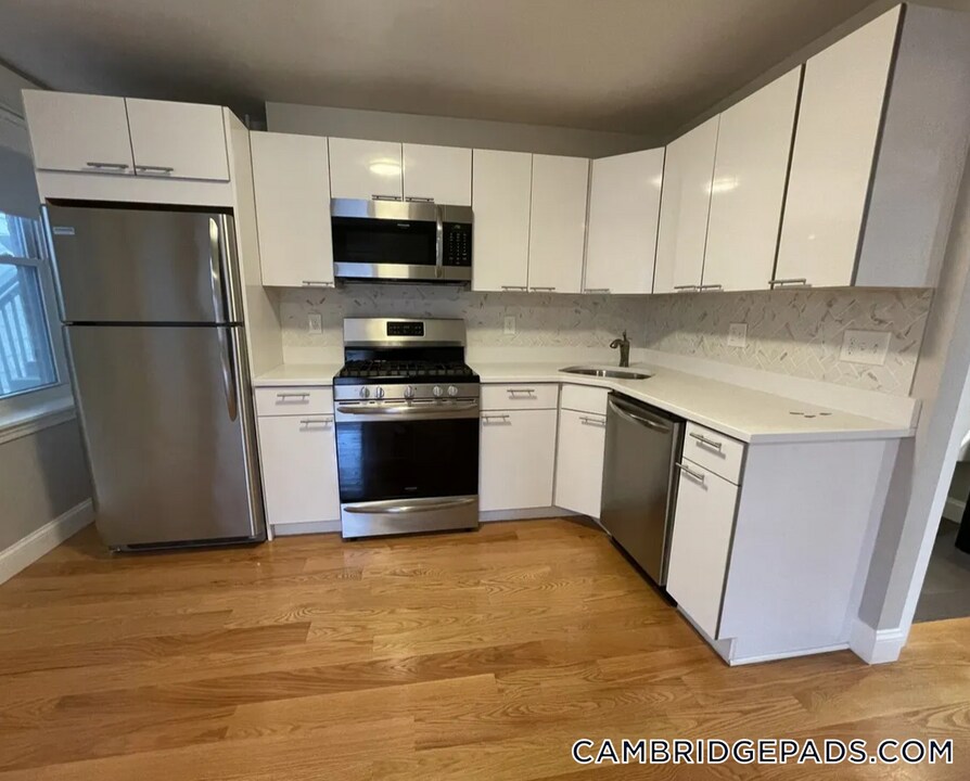 124 Berkshire St, Unit 3 in Cambridge, MA - Building Photo