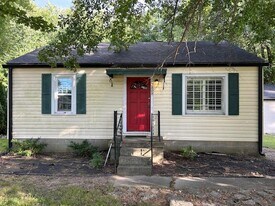 2808 Klondike Ln in Louisville, KY - Building Photo