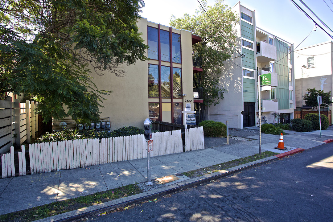 Dwight Blake Apartments in Berkeley, CA - Building Photo