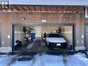 1061 Speedvale Ct in Ottawa, ON - Building Photo - Building Photo