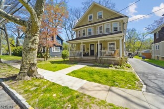 36 Dunnell Rd in Maplewood, NJ - Building Photo - Building Photo