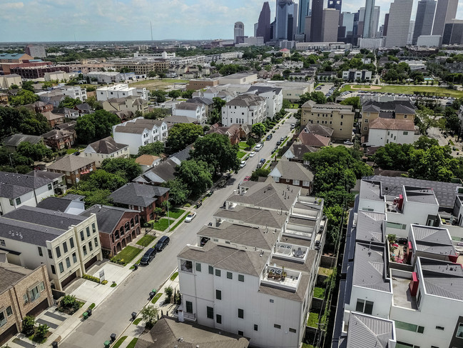 420 W Clay St in Houston, TX - Building Photo - Building Photo