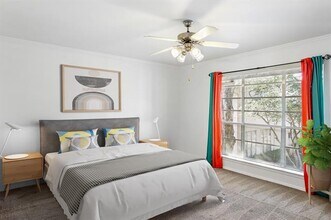 10580 High Hollows Dr in Dallas, TX - Building Photo - Building Photo