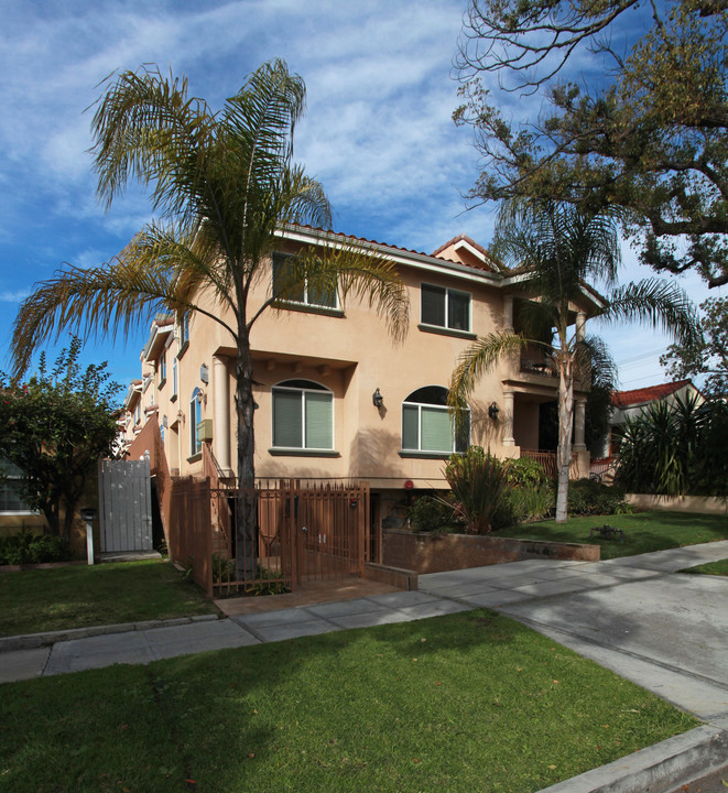 735 E Angeleno Ave in Burbank, CA - Building Photo